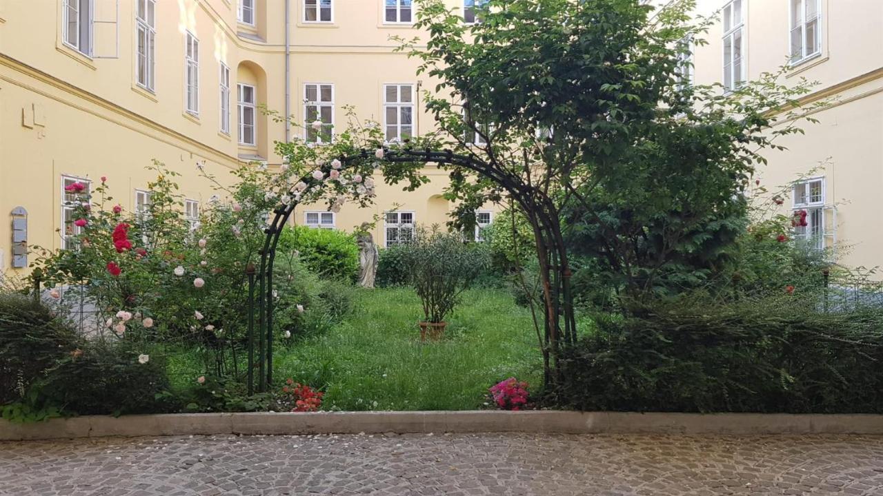 Center Gold Apartment Будапеща Екстериор снимка